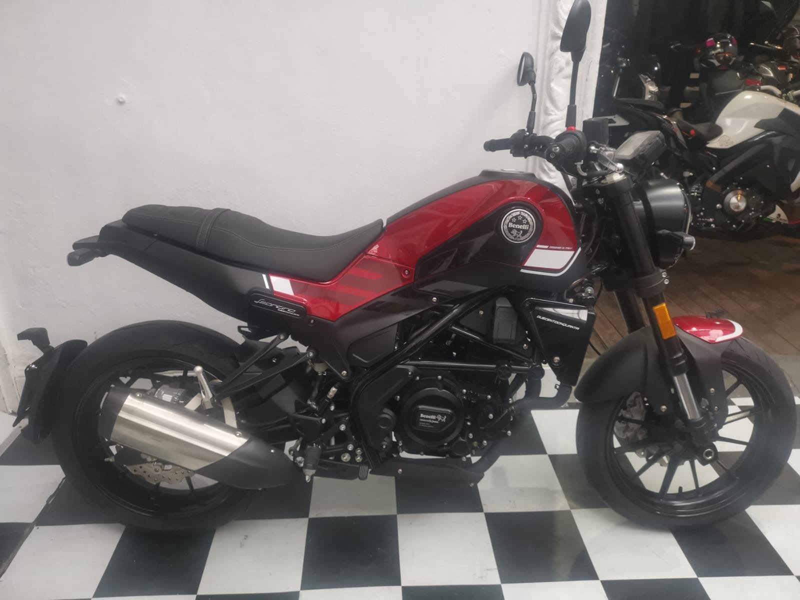 BENELLI LEONCINO 250: imagen 1