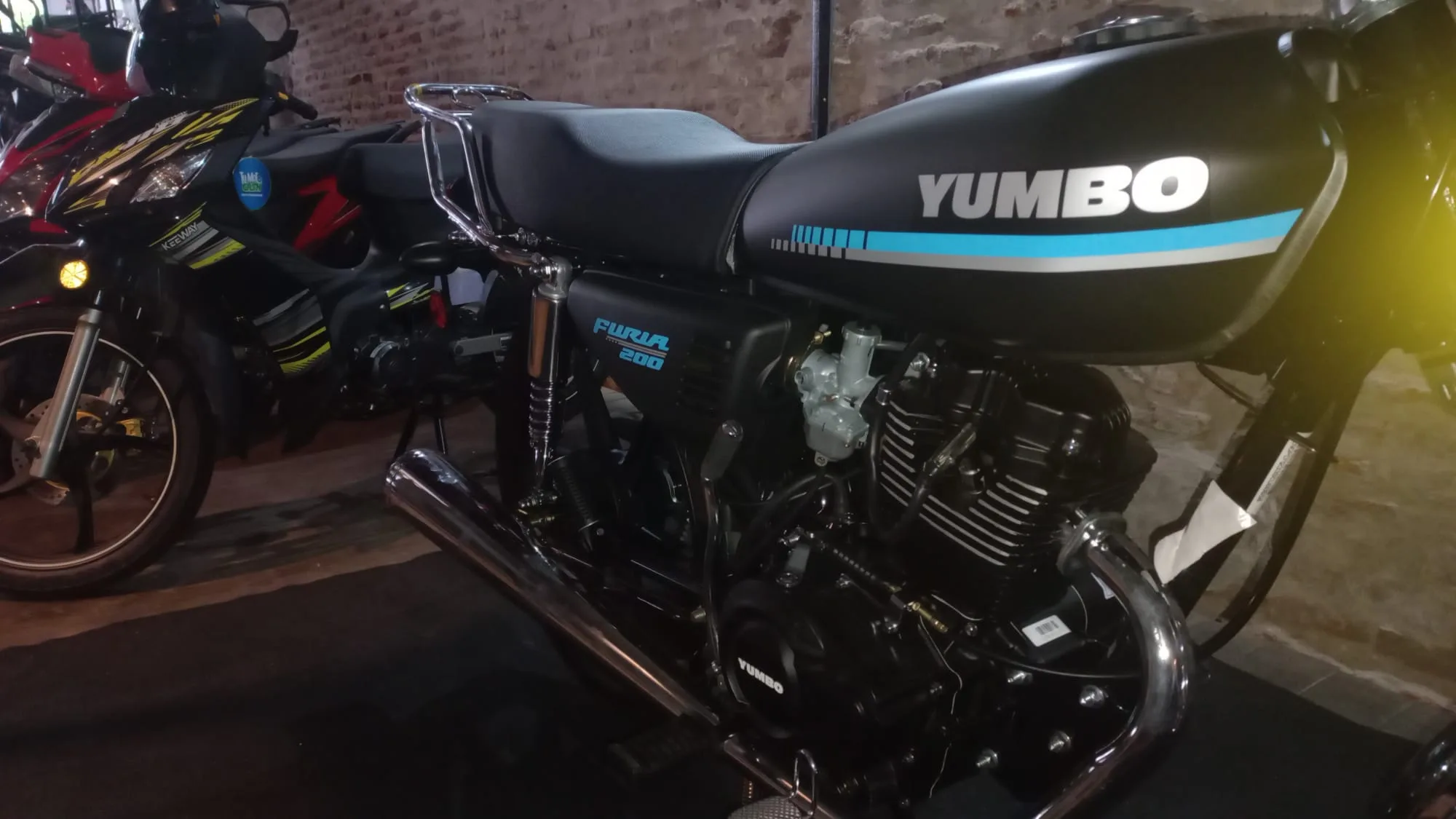 Yumbo Furia 200: imagen 12