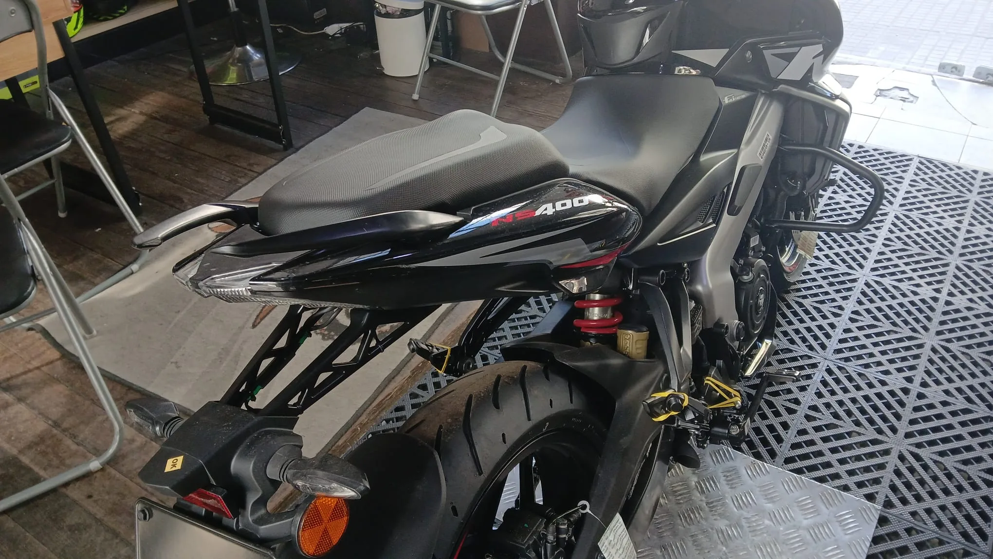 BAJAJ PULSAR NS 400: imagen 14