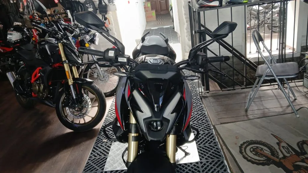 BAJAJ PULSAR NS 400