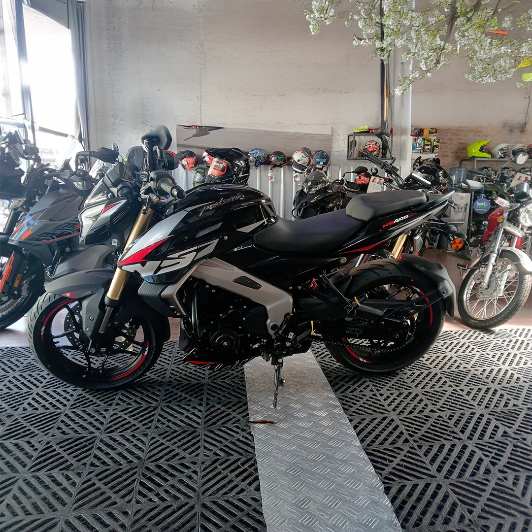 BAJAJ PULSAR NS 400: imagen 1