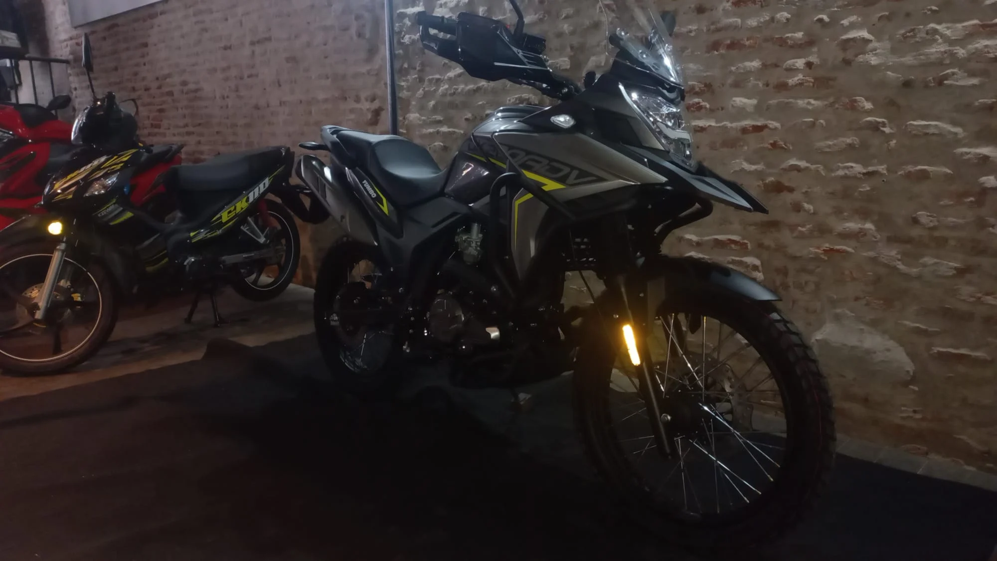 Yumbo DK 200 ADV: imagen 4