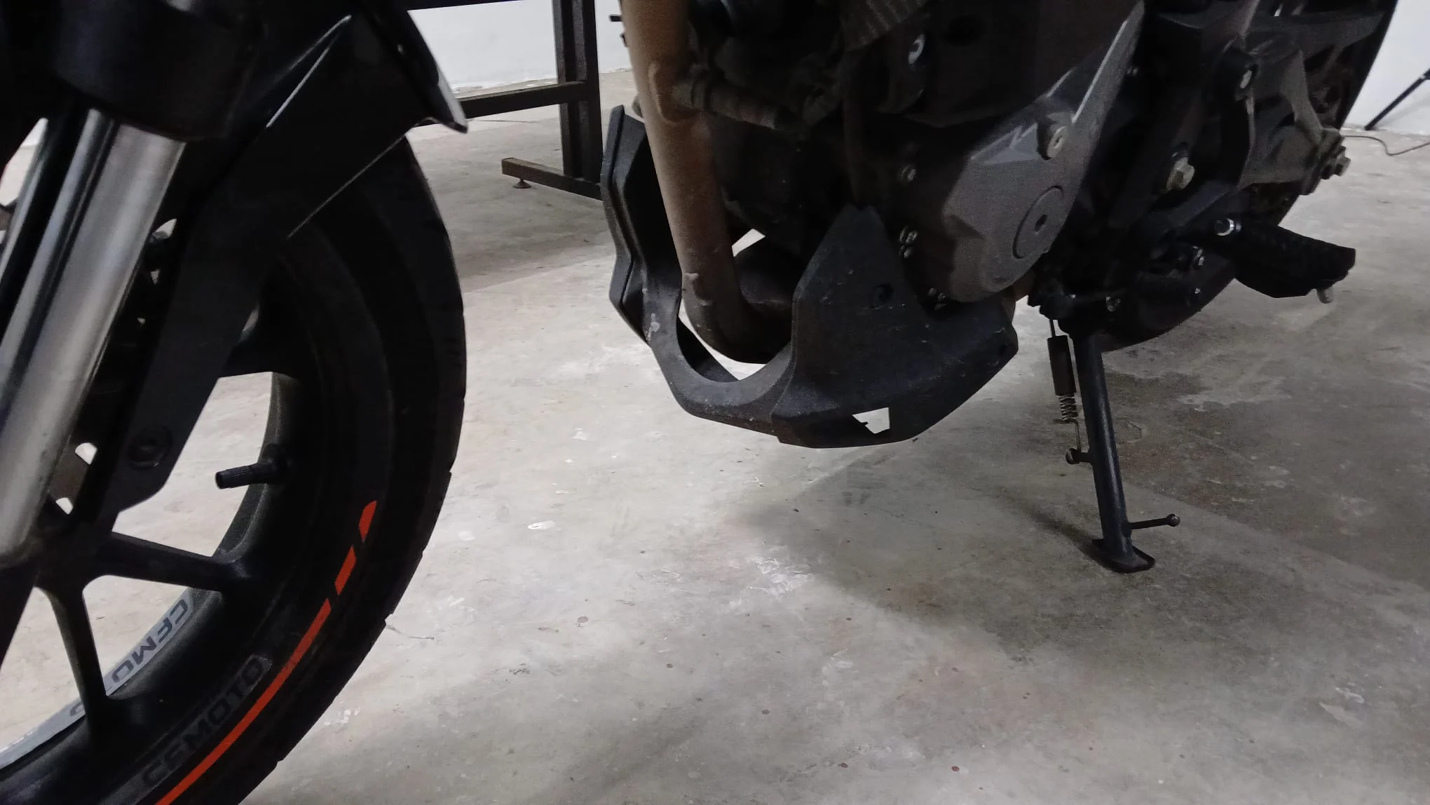 CFMOTO NK300: imagen 9